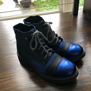 V-Italia Kiki lace up in blue